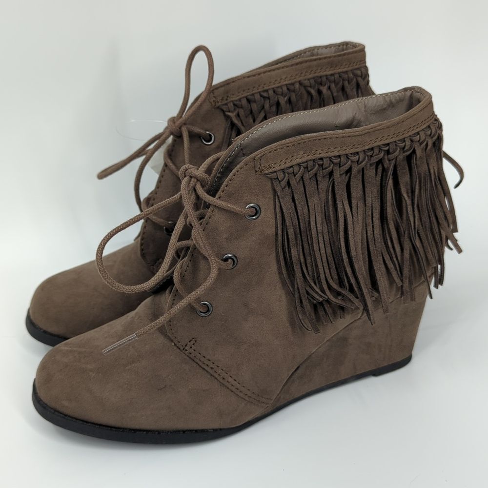 Sugar Mystic Taupe Brown Fringe Wedge Ankle Booties Boots Size 8 NWT
